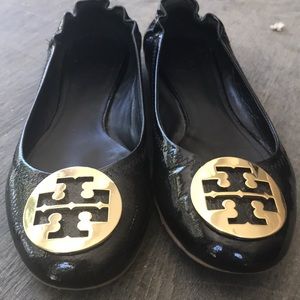 Tory Burch Patent Flats With Gold Logo 💖